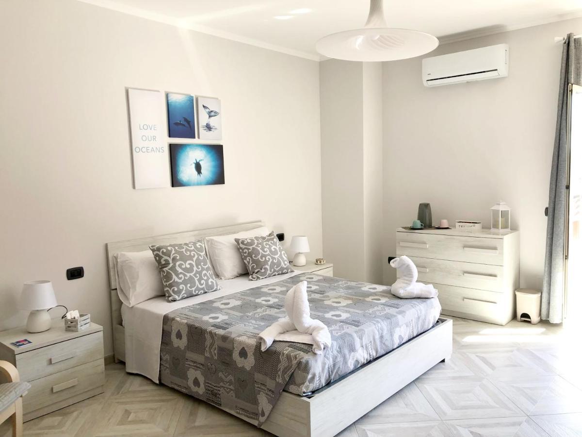 Hangar Inn فيوميتشينو الغرفة الصورة