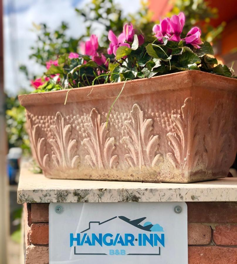 Hangar Inn فيوميتشينو المظهر الخارجي الصورة